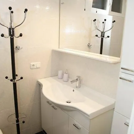 Studio Fur 2 Personen Ca 30 Qm In Vodice, Dalmatien Norddalmatien * Vodice