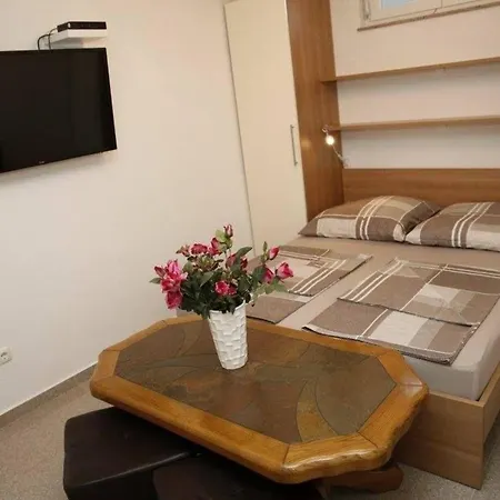 Studio Fur 2 Personen Ca 30 Qm In Vodice, Dalmatien Norddalmatien * Vodice